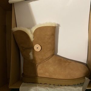 Ugg Bailey Button II